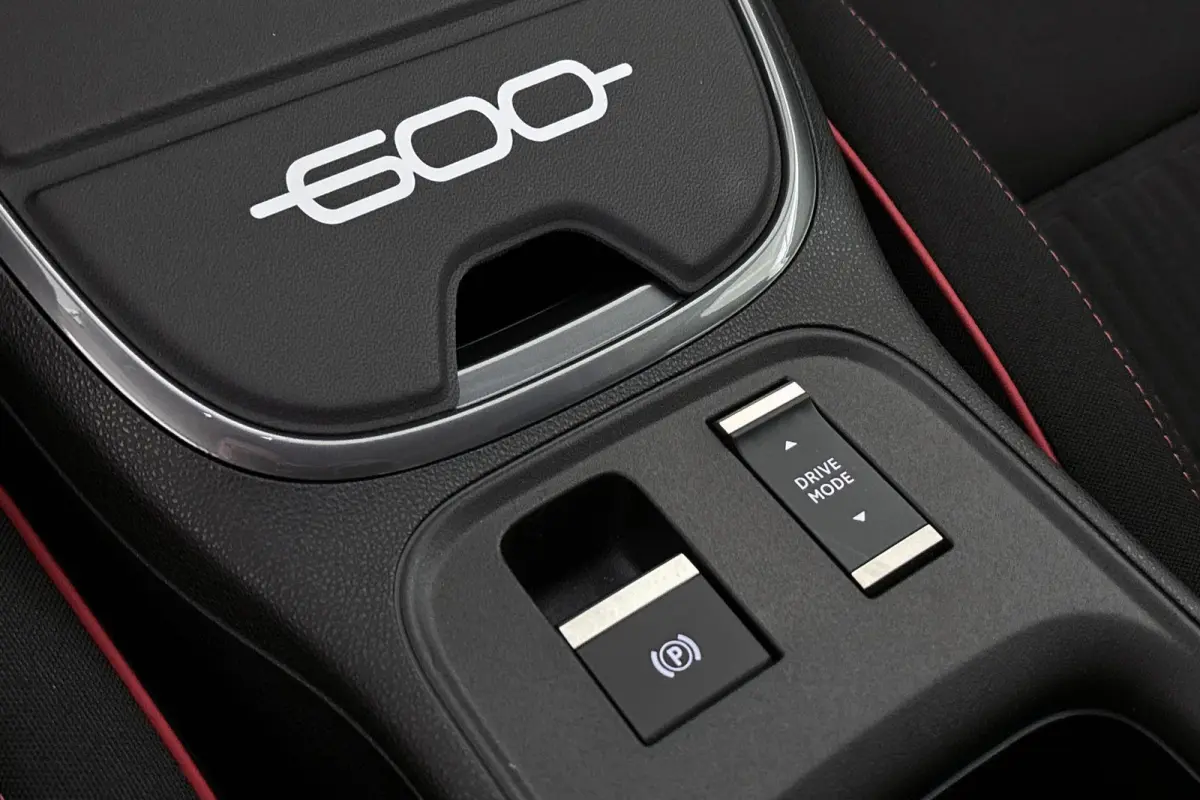 RED 54 kWh Apple CarPlay Climate Control