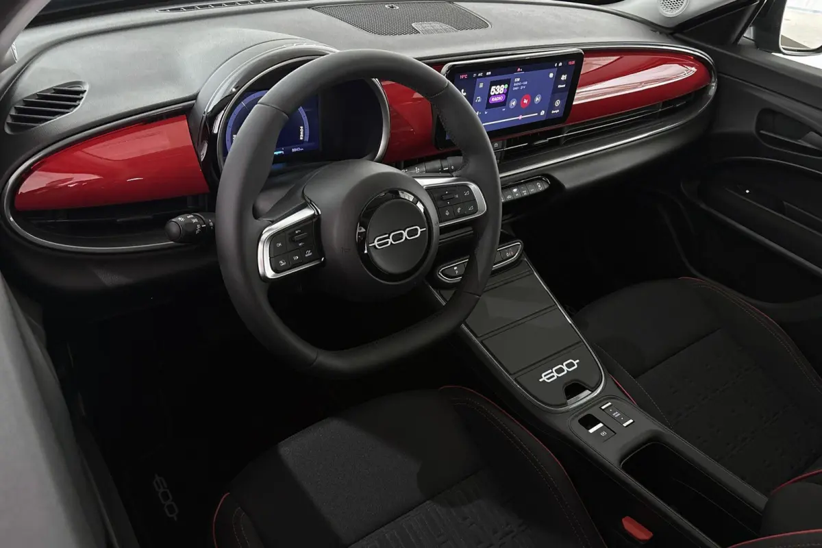 RED 54 kWh Apple CarPlay Climate Control