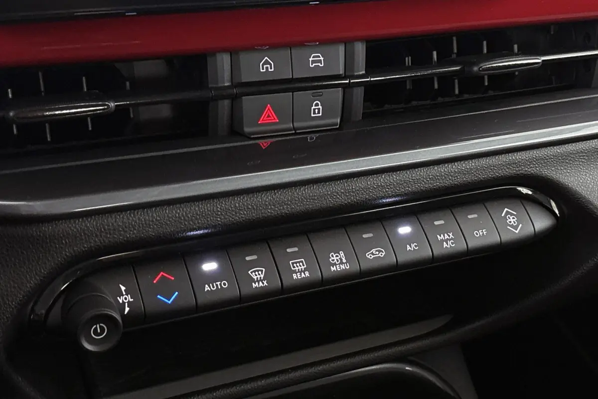 RED 54 kWh Apple CarPlay Climate Control