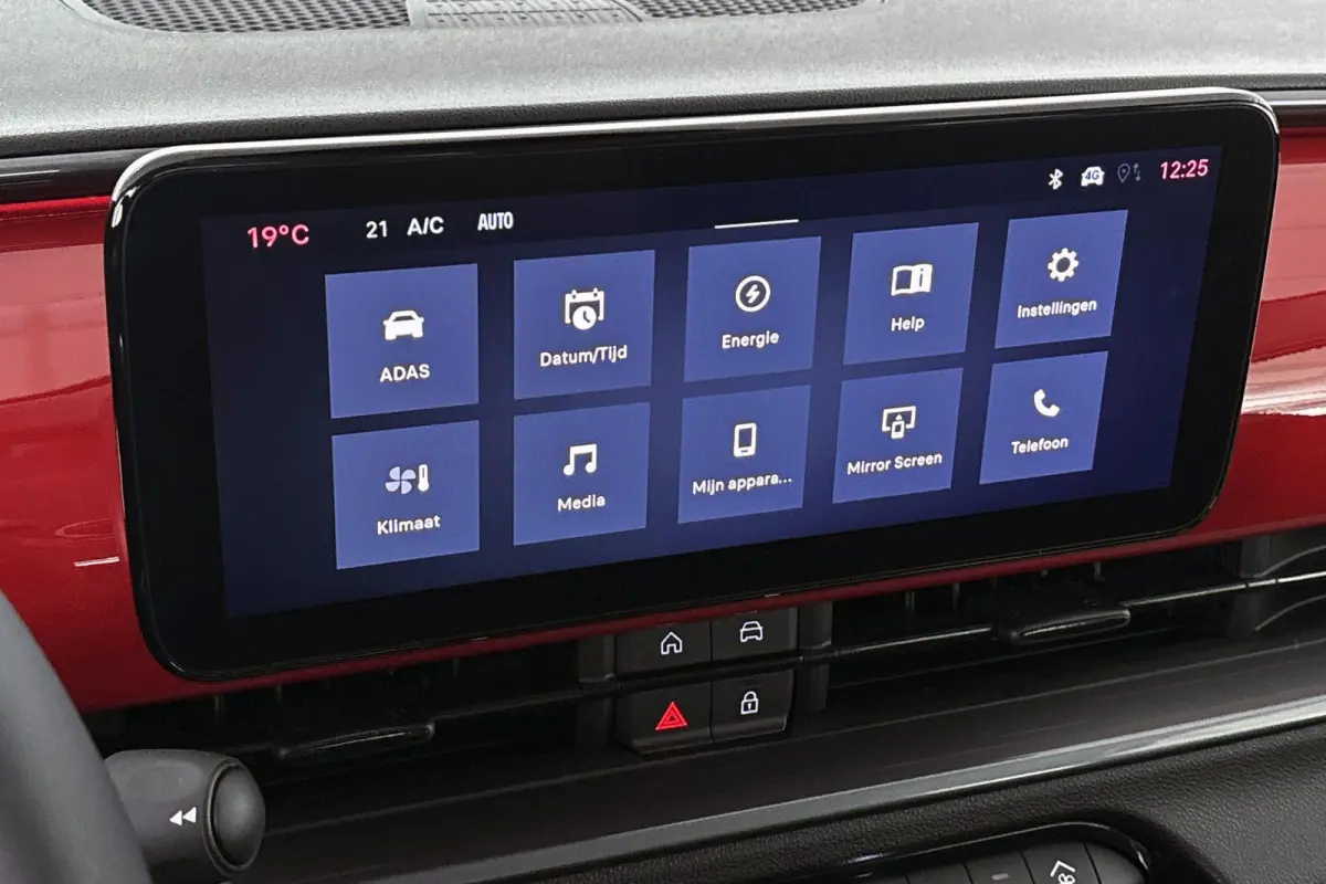 RED 54 kWh Apple CarPlay Climate Control
