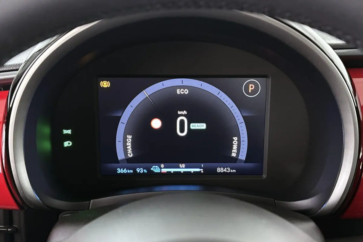 RED 54 kWh Apple CarPlay Climate Control