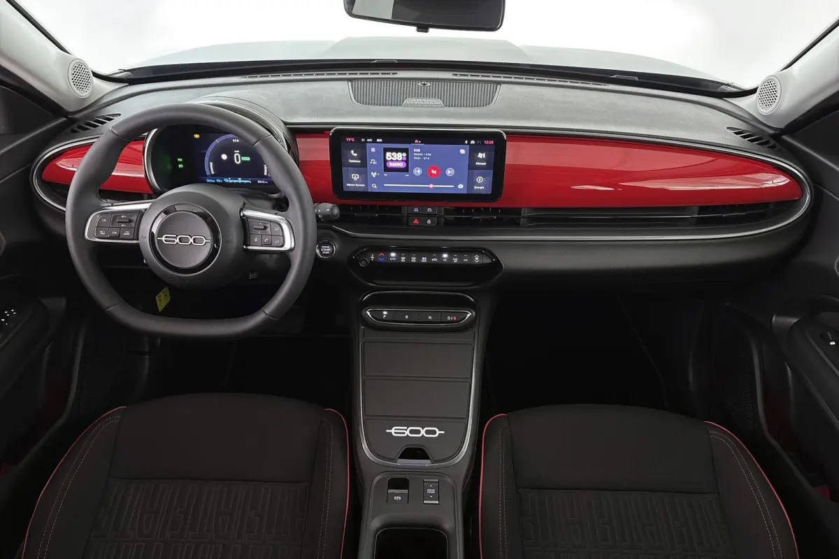 RED 54 kWh Apple CarPlay Climate Control