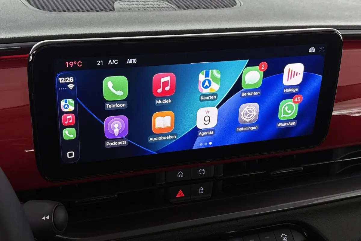 RED 54 kWh Apple CarPlay Climate Control
