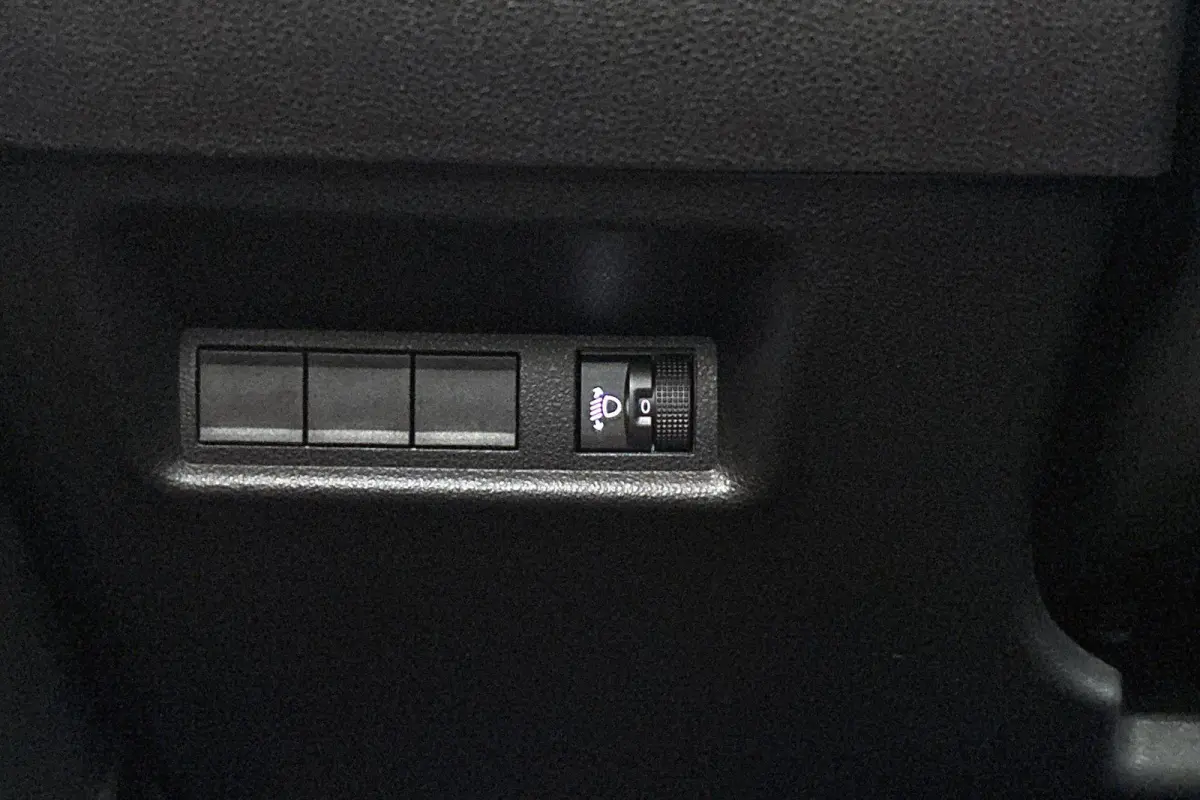 RED 54 kWh Apple CarPlay Climate Control