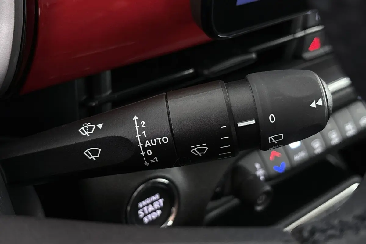 RED 54 kWh Apple CarPlay Climate Control