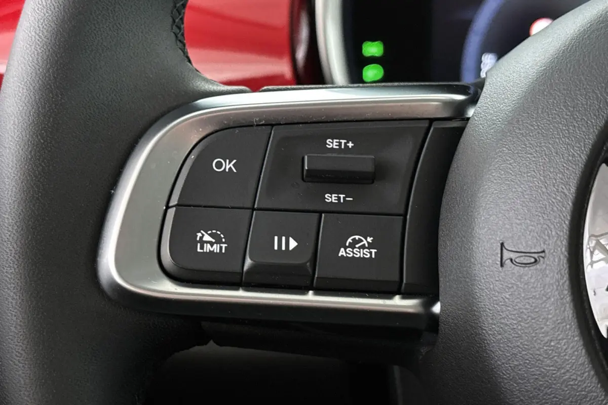 RED 54 kWh Apple CarPlay Climate Control