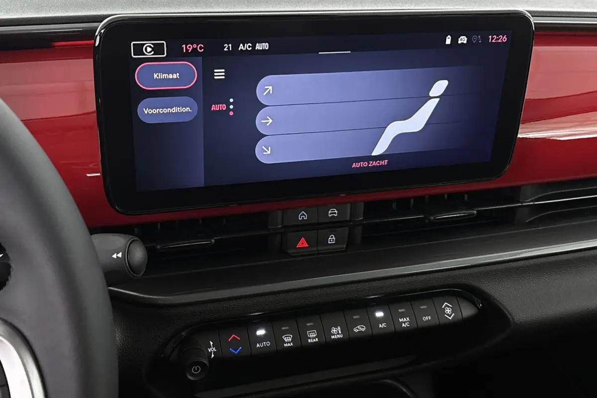 RED 54 kWh Apple CarPlay Climate Control