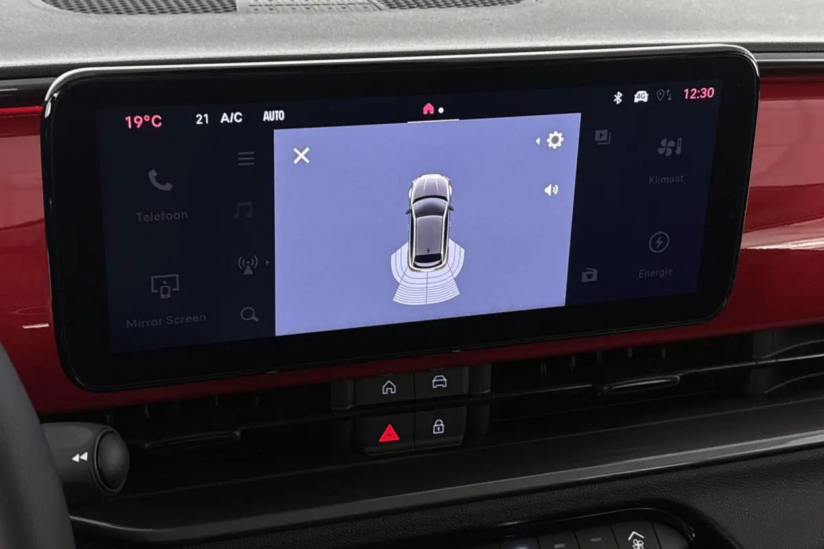 RED 54 kWh Apple CarPlay Climate Control