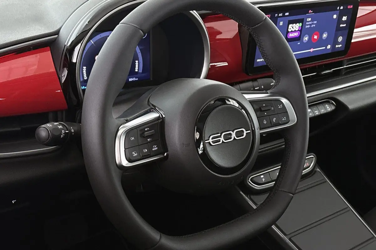RED 54 kWh Apple CarPlay Climate Control