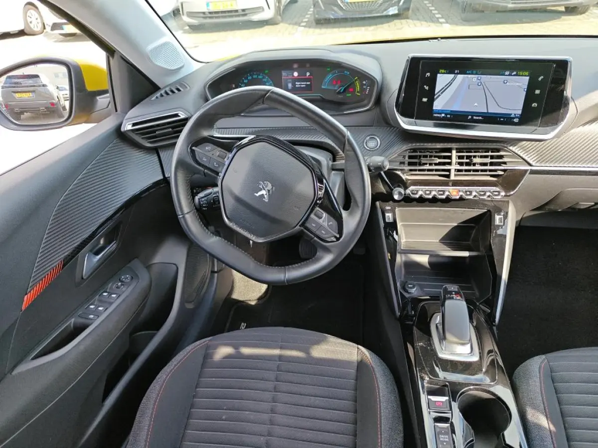 EV Active Pack 50 kWh | Fase 3 laden | Navigatie | Apple carplay | NL auto | 1e Eigenaar | Dealer onderhouden | Parkeersensoren |