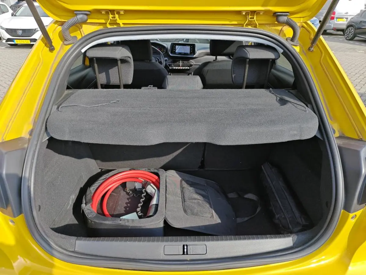 EV Active Pack 50 kWh | Fase 3 laden | Navigatie | Apple carplay | NL auto | 1e Eigenaar | Dealer onderhouden | Parkeersensoren |