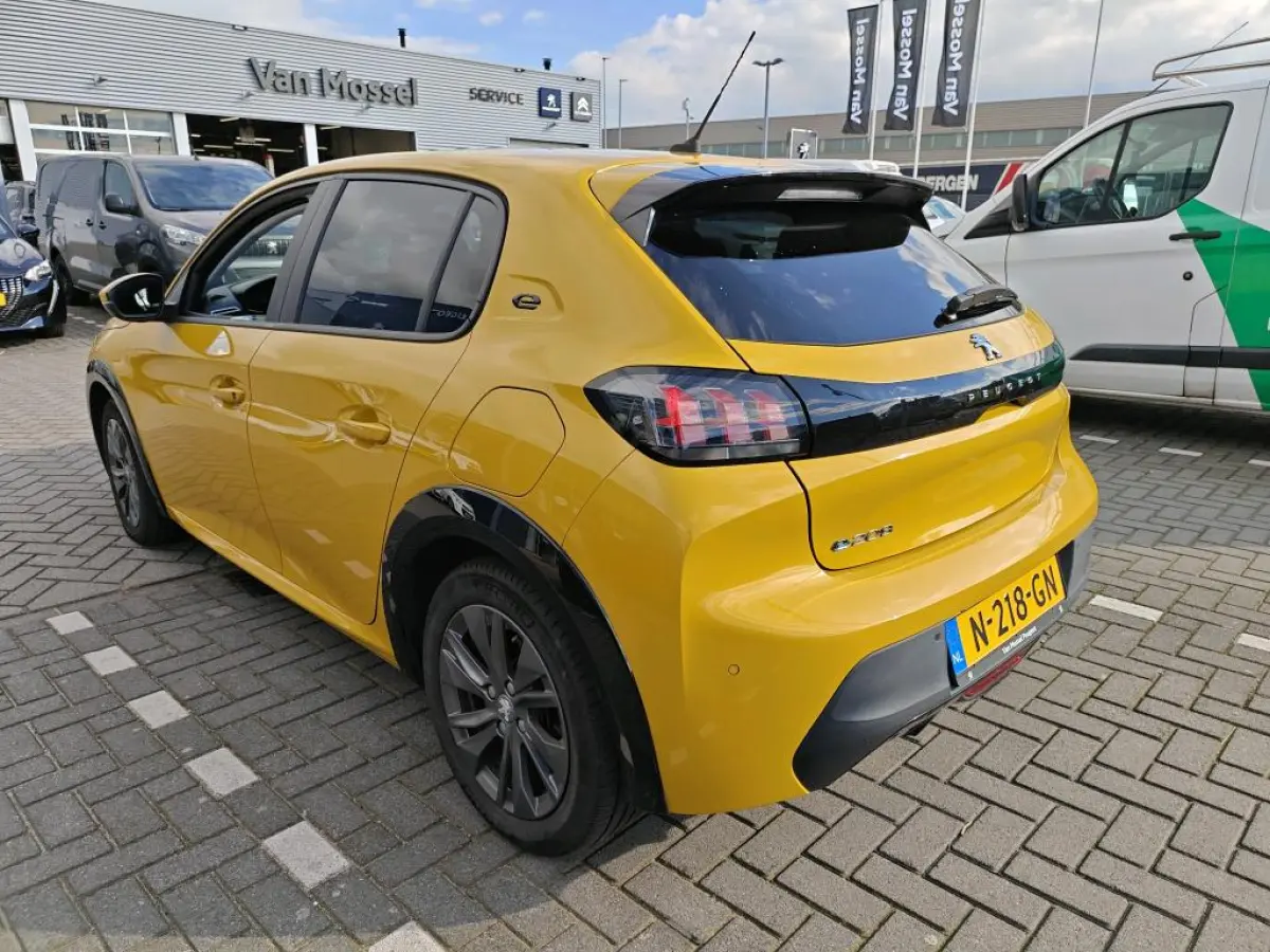 EV Active Pack 50 kWh | Fase 3 laden | Navigatie | Apple carplay | NL auto | 1e Eigenaar | Dealer onderhouden | Parkeersensoren |