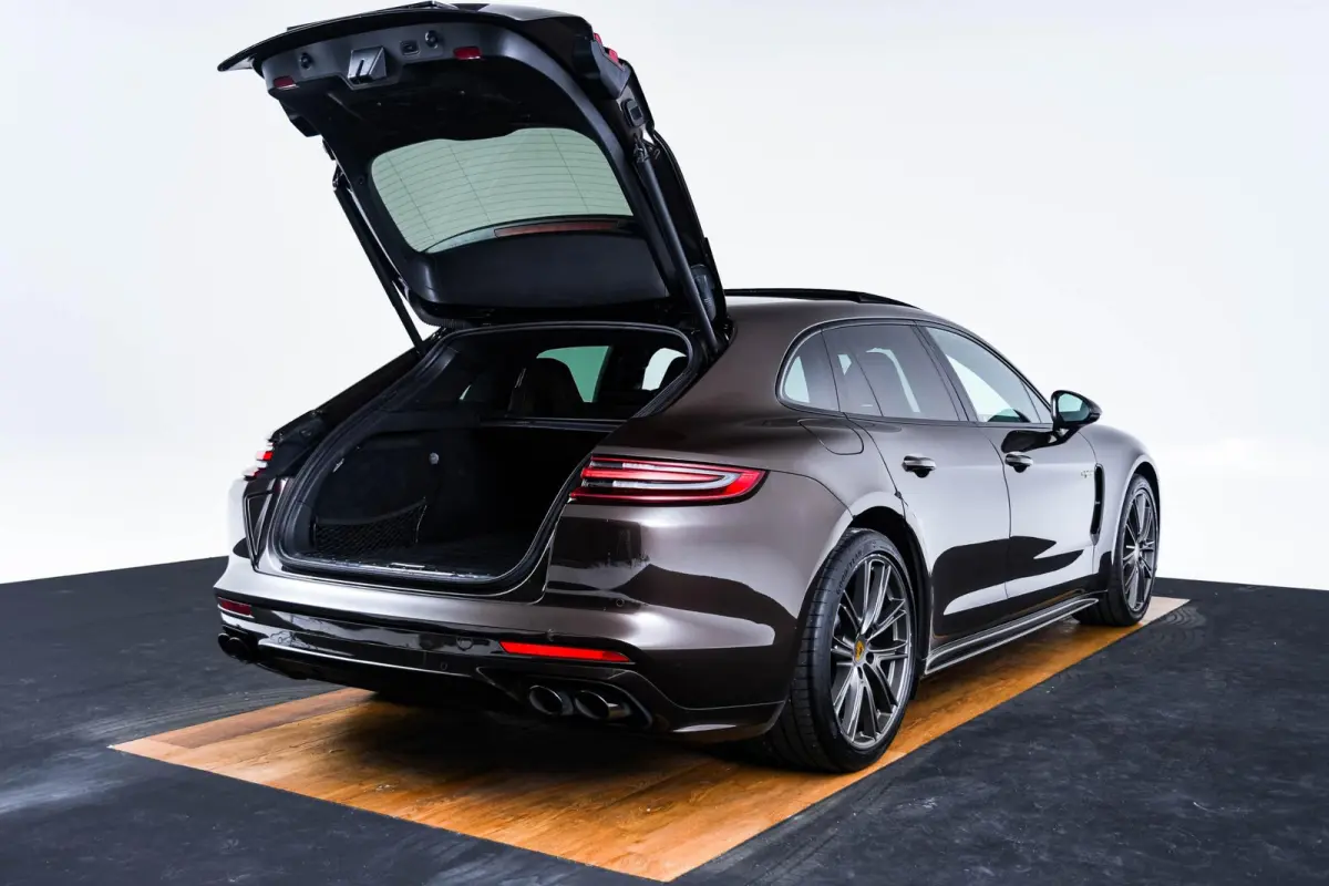 2.9 4 E-Hybrid Panoramadak - Adaptieve Cruise Control - SportDesign Pakket - Comfortstoelen - Massage stoelen - stuurwielverwarming - Sport Chrono pakket - Stuurbekrachtiging Plus -