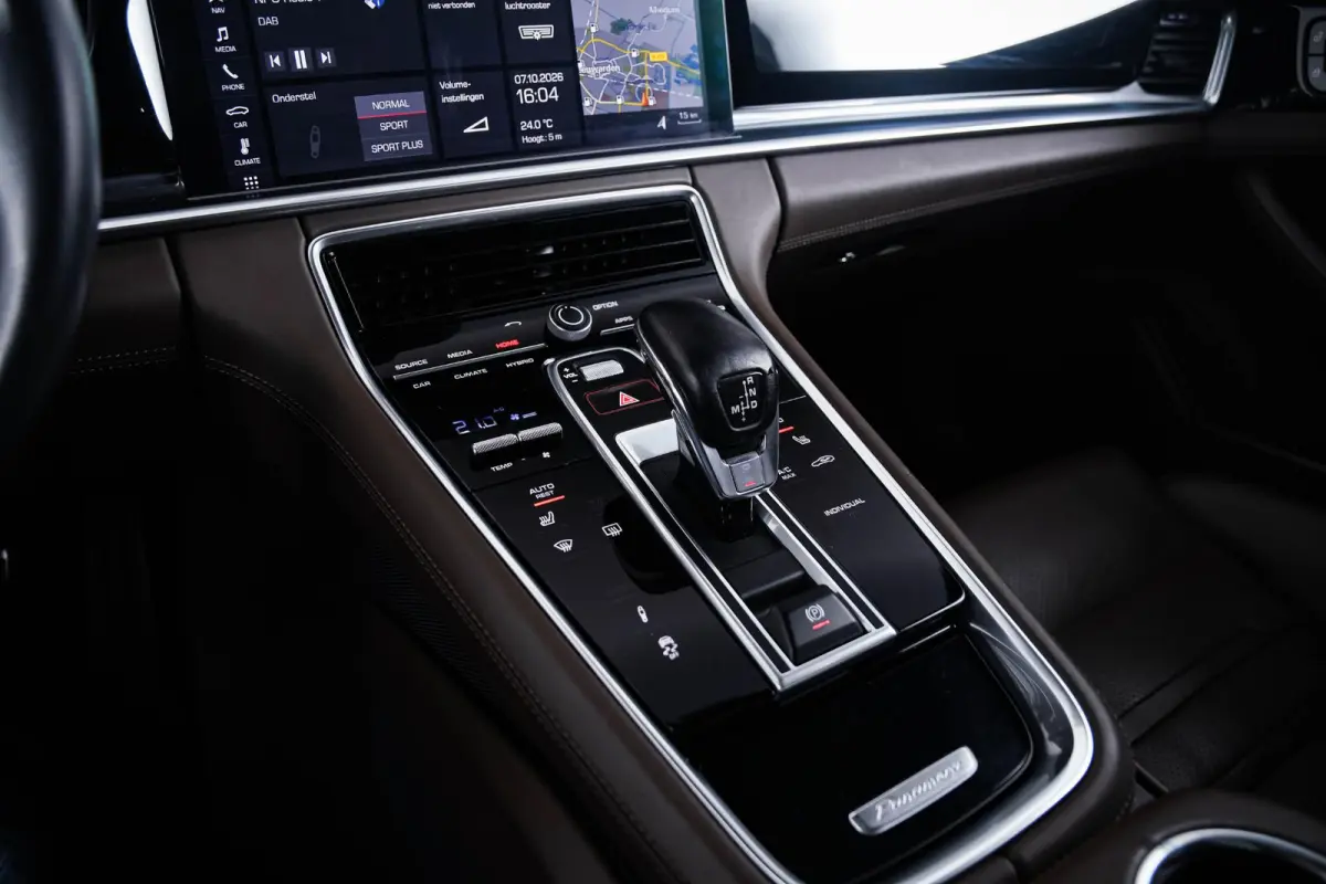 2.9 4 E-Hybrid Panoramadak - Adaptieve Cruise Control - SportDesign Pakket - Comfortstoelen - Massage stoelen - stuurwielverwarming - Sport Chrono pakket - Stuurbekrachtiging Plus -