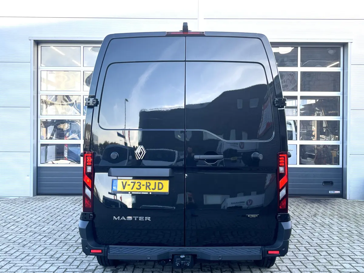 T35 L2H2 Extra long range 87 kWh | Betimmering | Navigatie | PDC Voor en Achter + Achteruitrijcamera | Cruise Control | Airco Automatisch | |