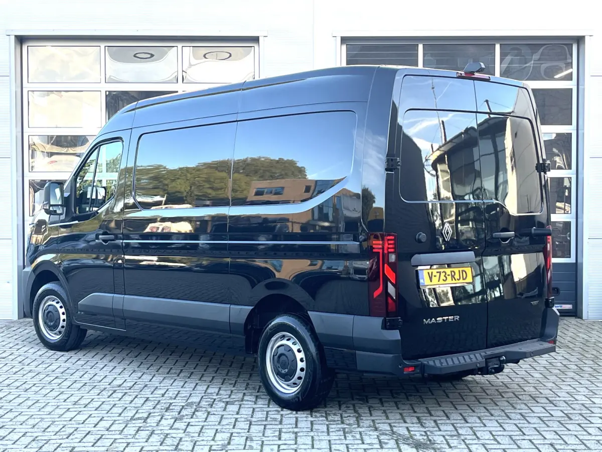 T35 L2H2 Extra long range 87 kWh | Betimmering | Navigatie | PDC Voor en Achter + Achteruitrijcamera | Cruise Control | Airco Automatisch | |
