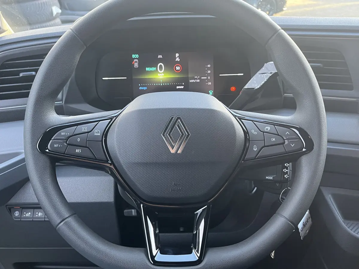 T35 L2H2 Extra long range 87 kWh | Betimmering | Navigatie | PDC Voor en Achter + Achteruitrijcamera | Cruise Control | Airco Automatisch | |