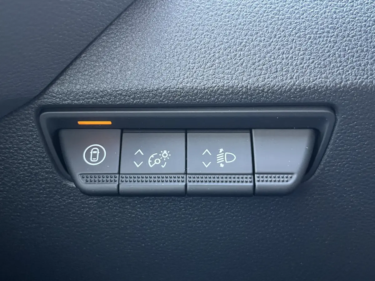 T35 L2H2 Extra long range 87 kWh | Betimmering | Navigatie | PDC Voor en Achter + Achteruitrijcamera | Cruise Control | Airco Automatisch | |
