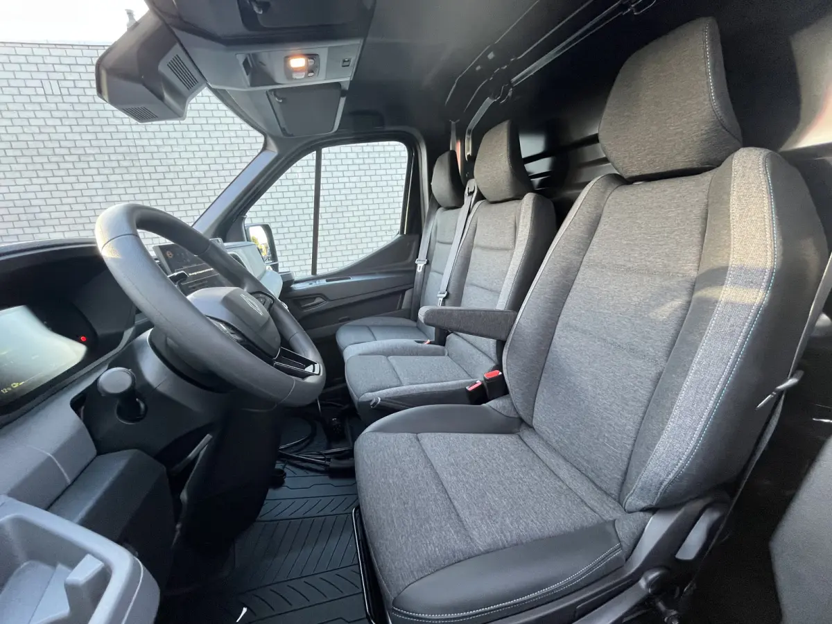 T35 L2H2 Extra long range 87 kWh | Betimmering | Navigatie | PDC Voor en Achter + Achteruitrijcamera | Cruise Control | Airco Automatisch | |