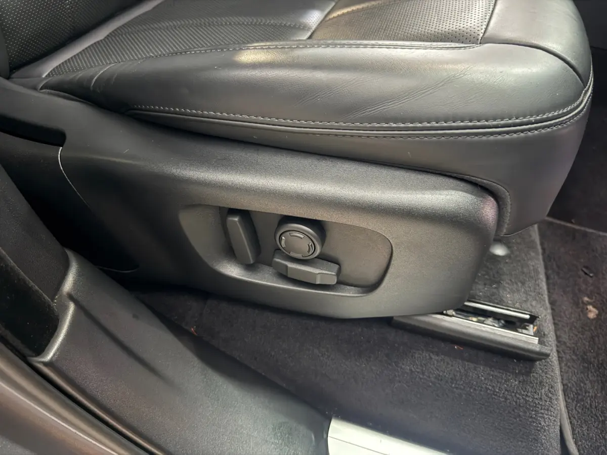 P400e Limited Edition*Pano*Luchtvering*Stoel/stuurverwarming*