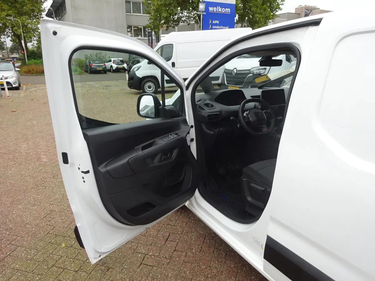 1.2 PureTech Pro BENZINE AIRCO NAVI CRUISE CONTROL PDC SCHUIFDEUR