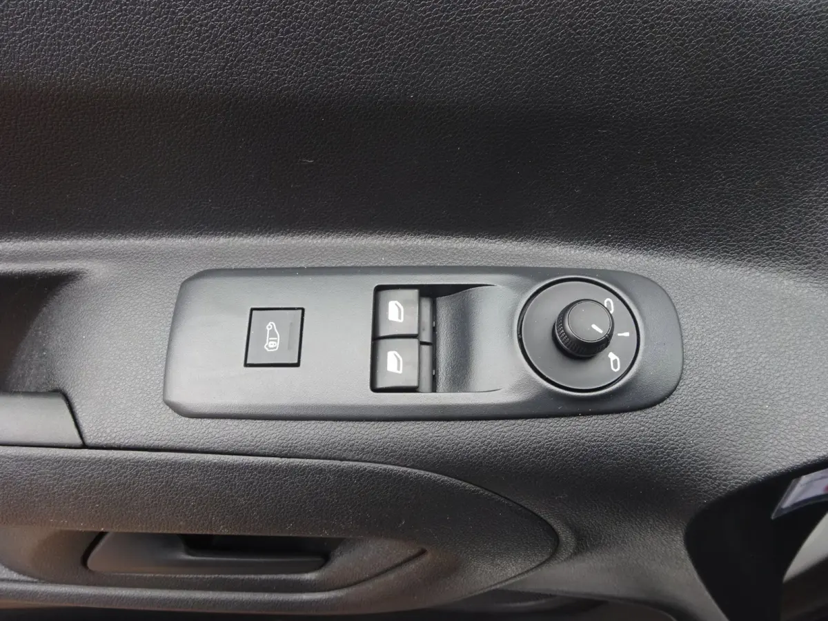 1.2 PureTech Pro BENZINE AIRCO NAVI CRUISE CONTROL PDC SCHUIFDEUR