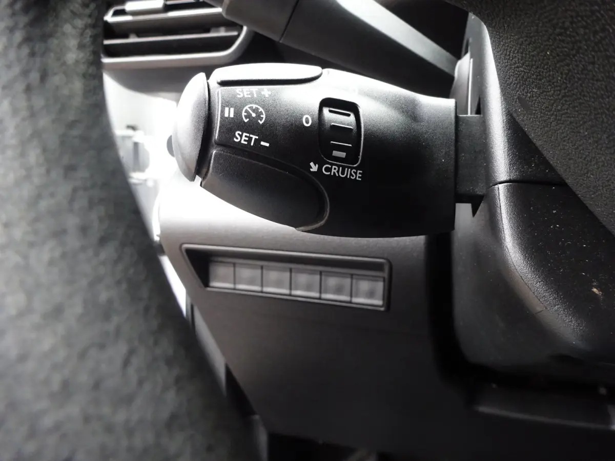 1.2 PureTech Pro BENZINE AIRCO NAVI CRUISE CONTROL PDC SCHUIFDEUR