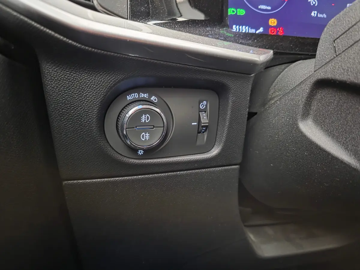 1.2 Turbo Ultimate Alcantara | Stuur & Stoelverwarming | Camera | 18" Lichtmetaal | Carplay | Climate | Cruise | LED | Achteruitrijcamera | Alcantara bekleding | Apple Carplay/Android Auto|t