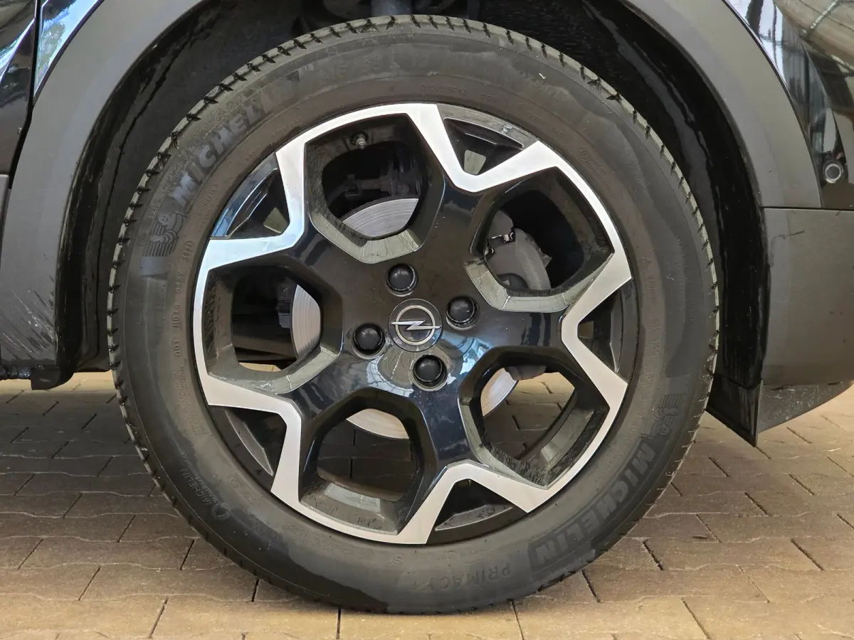 1.2 Turbo Ultimate Alcantara | Stuur & Stoelverwarming | Camera | 18" Lichtmetaal | Carplay | Climate | Cruise | LED | Achteruitrijcamera | Alcantara bekleding | Apple Carplay/Android Auto|t