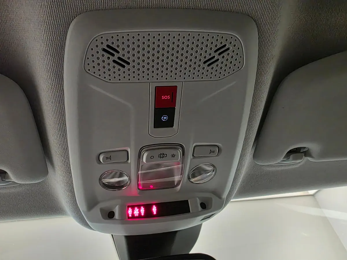 1.2 Turbo Ultimate Alcantara | Stuur & Stoelverwarming | Camera | 18" Lichtmetaal | Carplay | Climate | Cruise | LED | Achteruitrijcamera | Alcantara bekleding | Apple Carplay/Android Auto|t