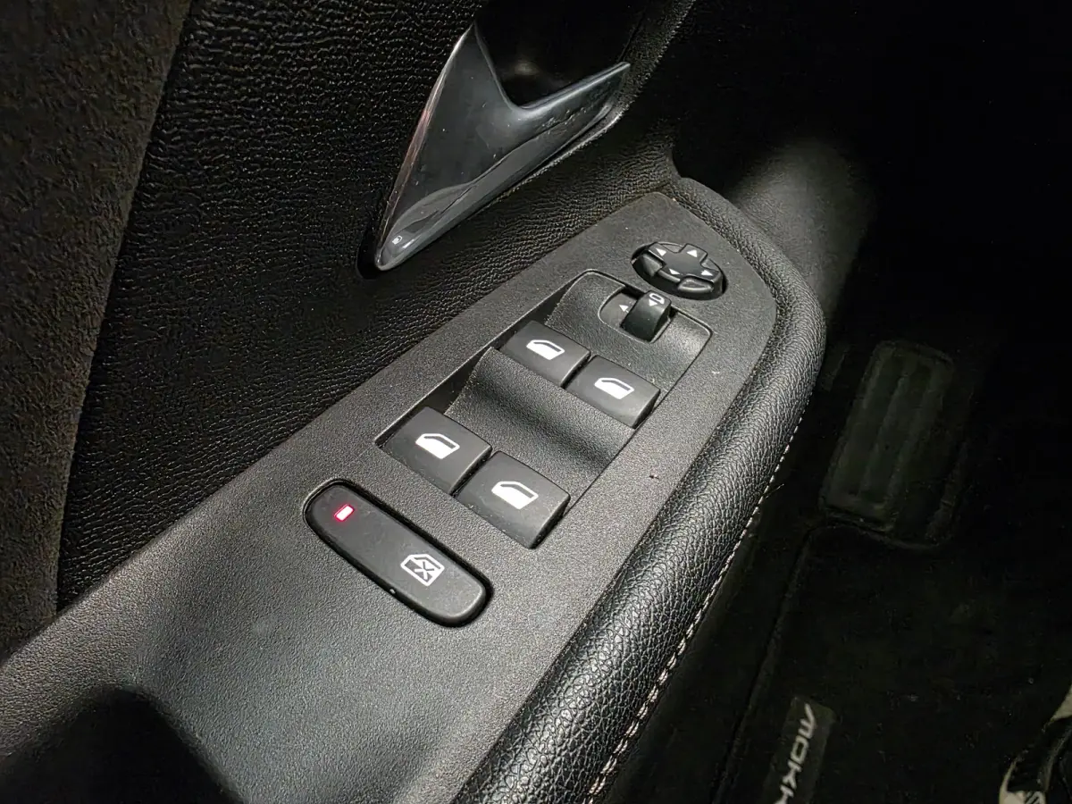 1.2 Turbo Ultimate Alcantara | Stuur & Stoelverwarming | Camera | 18" Lichtmetaal | Carplay | Climate | Cruise | LED | Achteruitrijcamera | Alcantara bekleding | Apple Carplay/Android Auto|t