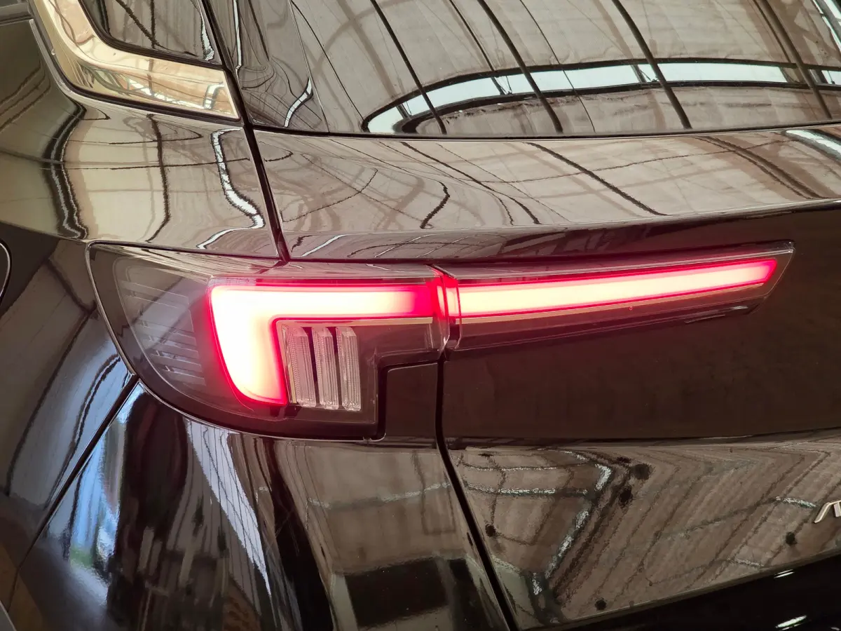 1.2 Turbo Ultimate Alcantara | Stuur & Stoelverwarming | Camera | 18" Lichtmetaal | Carplay | Climate | Cruise | LED | Achteruitrijcamera | Alcantara bekleding | Apple Carplay/Android Auto|t