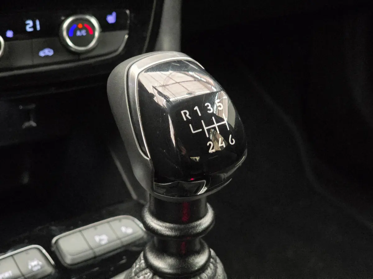 1.2 Turbo Ultimate Alcantara | Stuur & Stoelverwarming | Camera | 18" Lichtmetaal | Carplay | Climate | Cruise | LED | Achteruitrijcamera | Alcantara bekleding | Apple Carplay/Android Auto|t