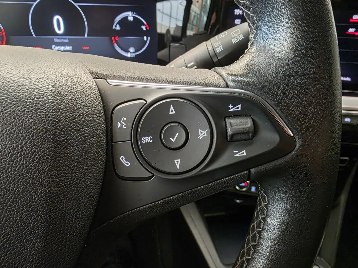 1.2 Turbo Ultimate Alcantara | Stuur & Stoelverwarming | Camera | 18" Lichtmetaal | Carplay | Climate | Cruise | LED | Achteruitrijcamera | Alcantara bekleding | Apple Carplay/Android Auto|t