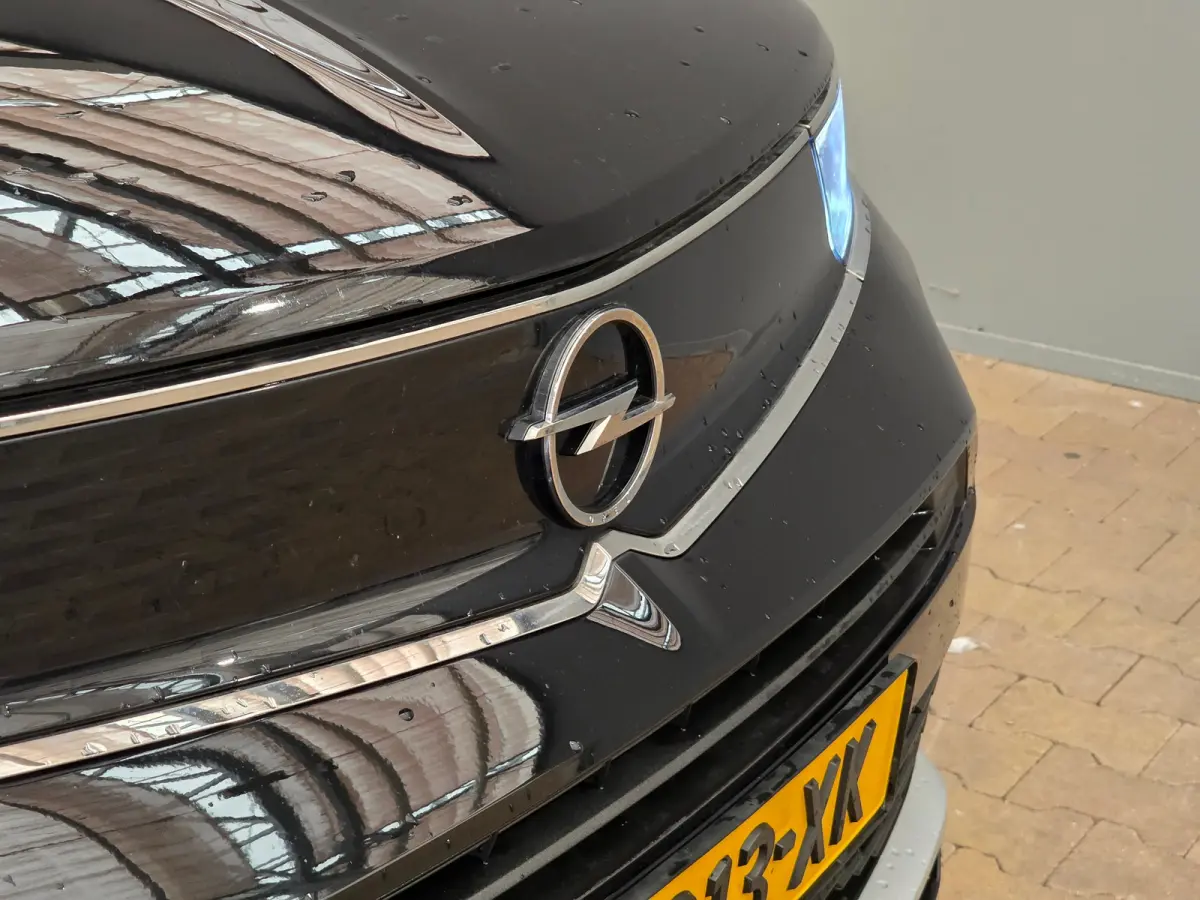1.2 Turbo Ultimate Alcantara | Stuur & Stoelverwarming | Camera | 18" Lichtmetaal | Carplay | Climate | Cruise | LED | Achteruitrijcamera | Alcantara bekleding | Apple Carplay/Android Auto|t