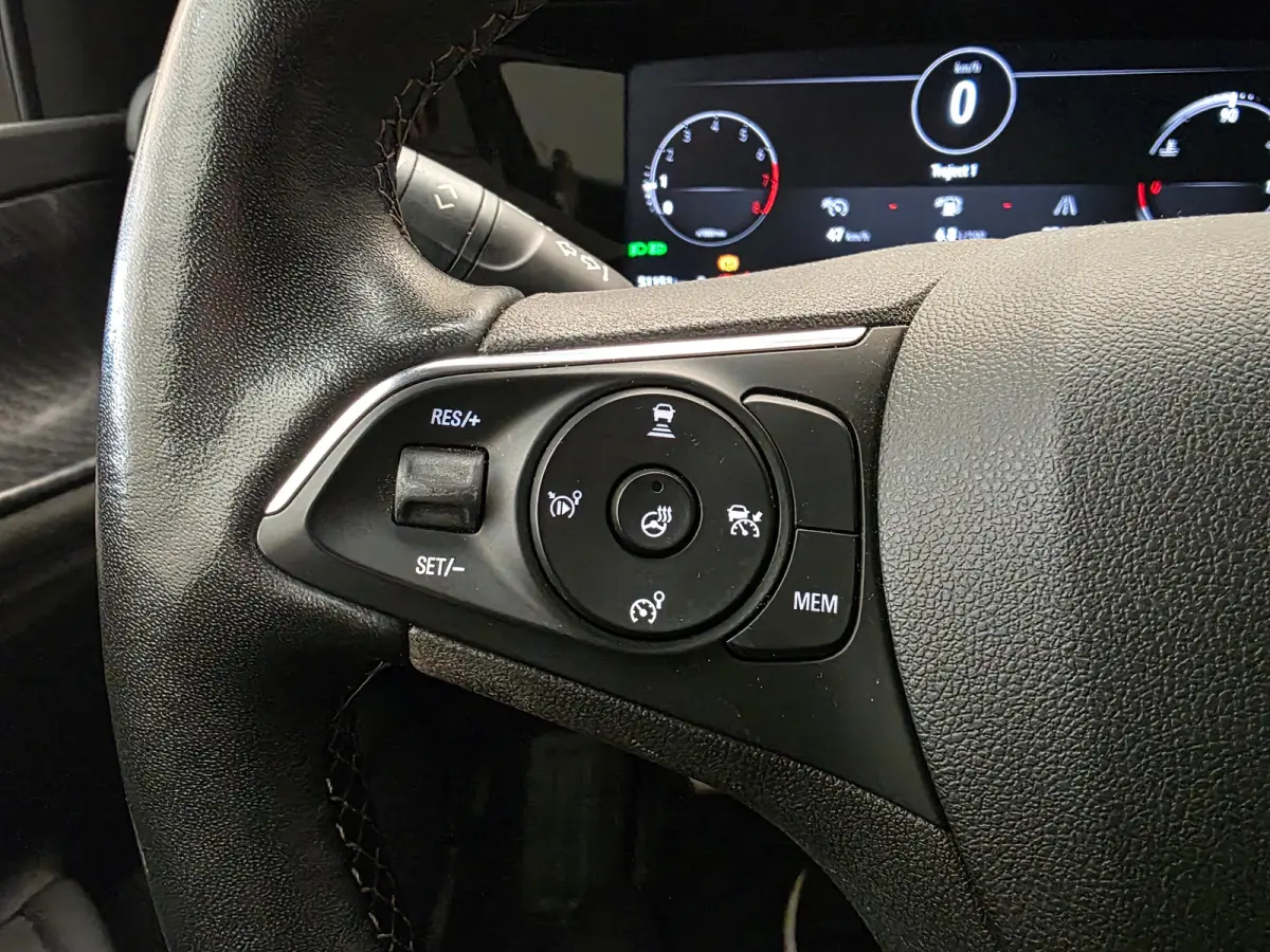 1.2 Turbo Ultimate Alcantara | Stuur & Stoelverwarming | Camera | 18" Lichtmetaal | Carplay | Climate | Cruise | LED | Achteruitrijcamera | Alcantara bekleding | Apple Carplay/Android Auto|t