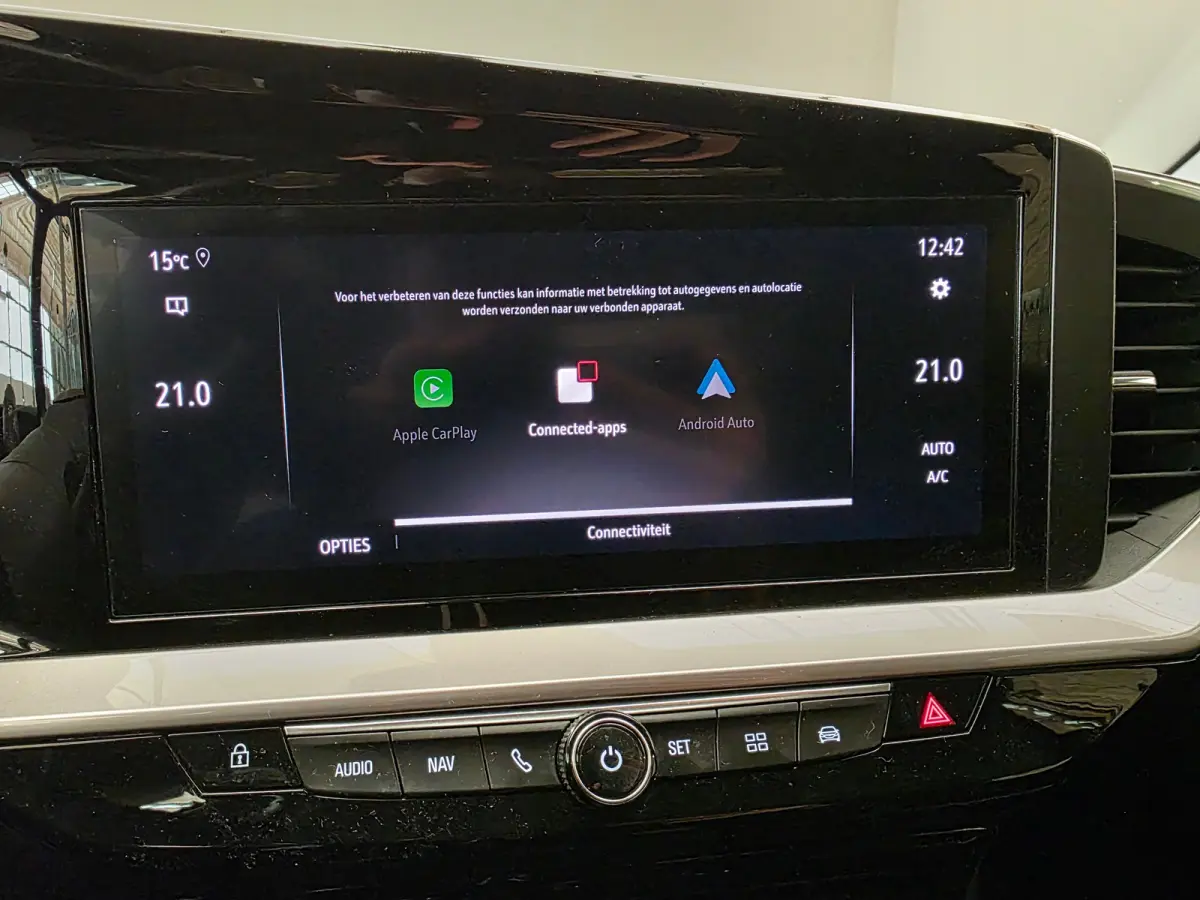 1.2 Turbo Ultimate Alcantara | Stuur & Stoelverwarming | Camera | 18" Lichtmetaal | Carplay | Climate | Cruise | LED | Achteruitrijcamera | Alcantara bekleding | Apple Carplay/Android Auto|t