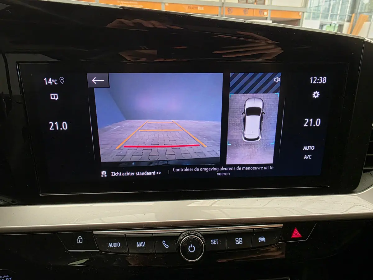 1.2 Turbo Ultimate Alcantara | Stuur & Stoelverwarming | Camera | 18" Lichtmetaal | Carplay | Climate | Cruise | LED | Achteruitrijcamera | Alcantara bekleding | Apple Carplay/Android Auto|t