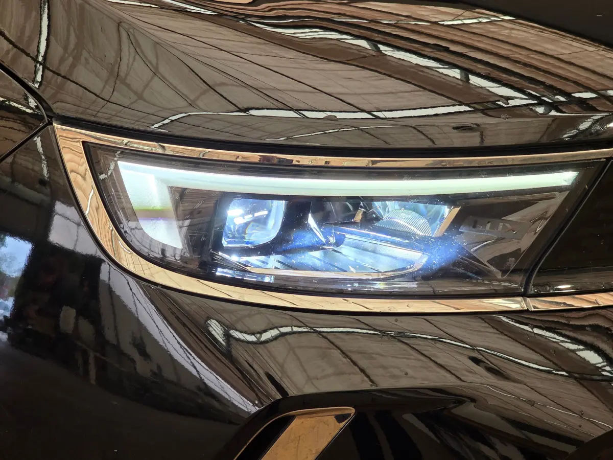 1.2 Turbo Ultimate Alcantara | Stuur & Stoelverwarming | Camera | 18" Lichtmetaal | Carplay | Climate | Cruise | LED | Achteruitrijcamera | Alcantara bekleding | Apple Carplay/Android Auto|t
