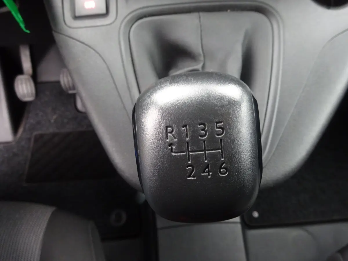 1.2 PureTech Pro BENZINE AIRCO NAVI CRUISE CONTROL PDC SCHUIFDEUR