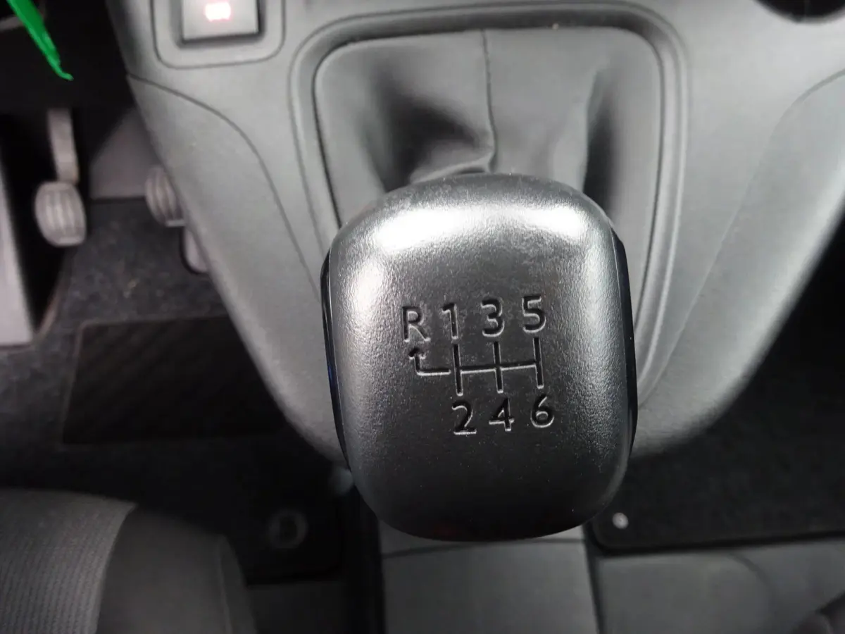 1.2 PureTech Pro BENZINE AIRCO NAVI CRUISE CONTROL PDC SCHUIFDEUR