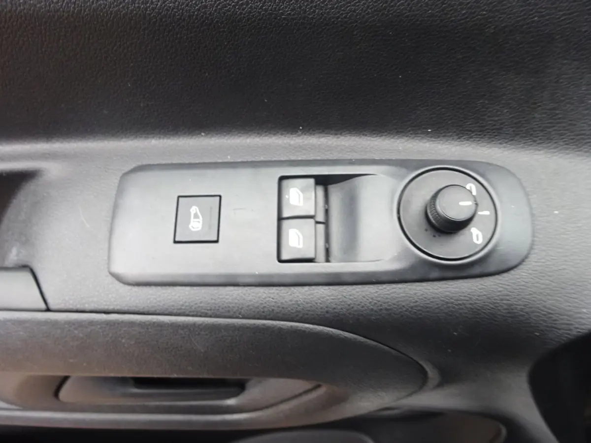 1.2 PureTech Pro BENZINE AIRCO NAVI CRUISE CONTROL PDC SCHUIFDEUR