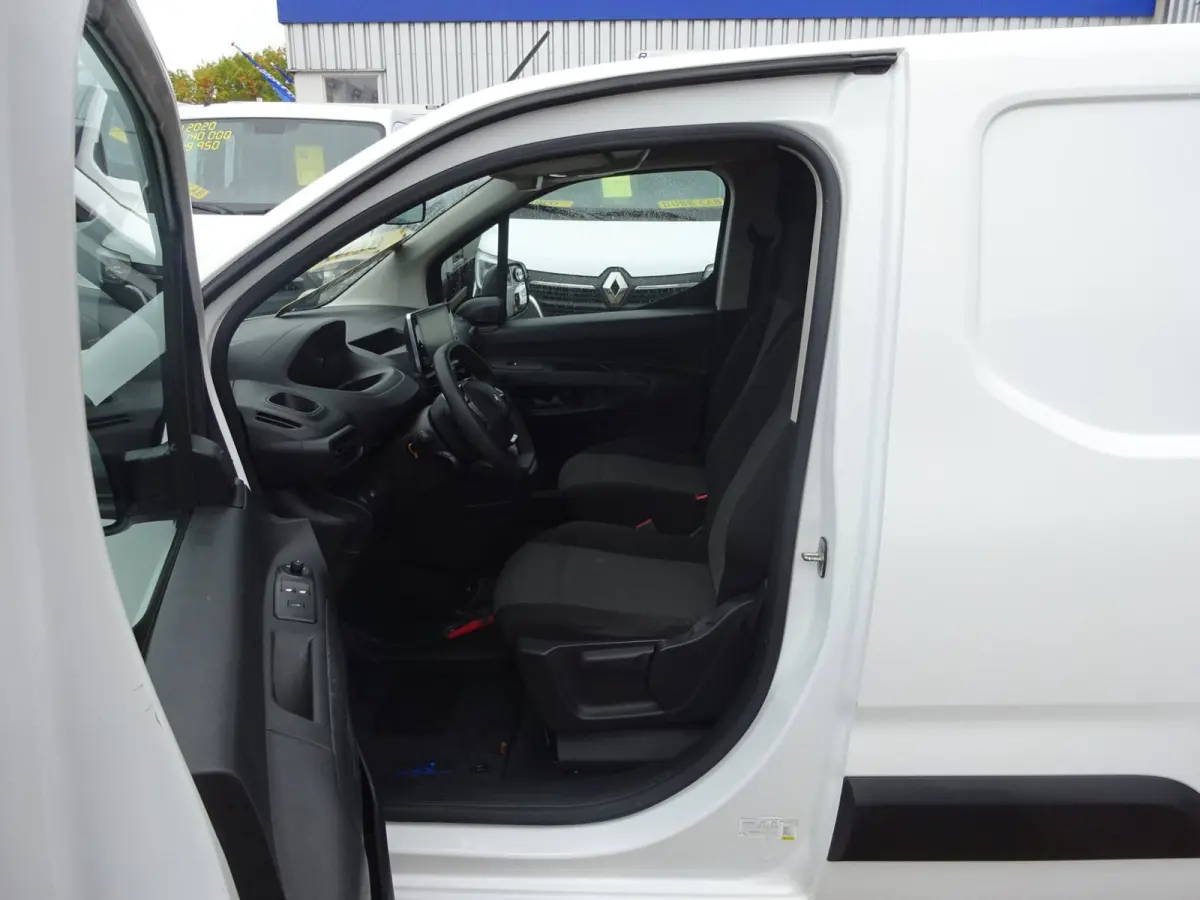 1.2 PureTech Pro BENZINE AIRCO NAVI CRUISE CONTROL PDC SCHUIFDEUR