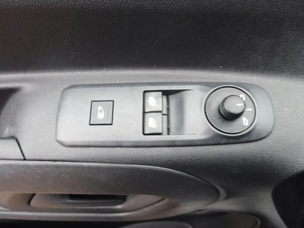 1.2 PureTech Pro BENZINE AIRCO NAVI CRUISE CONTROL PDC SCHUIFDEUR