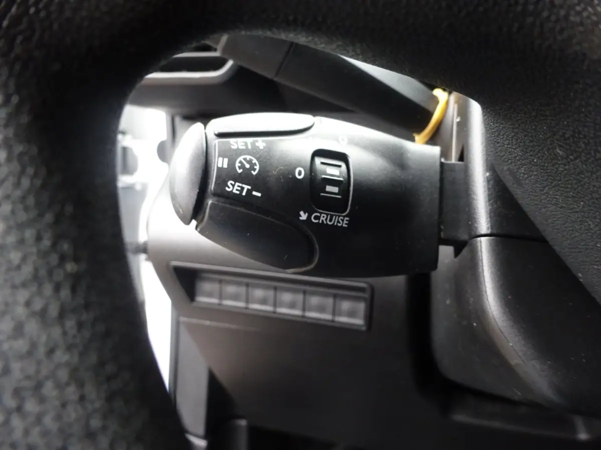 1.2 PureTech Pro BENZINE AIRCO NAVI CRUISE CONTROL PDC SCHUIFDEUR
