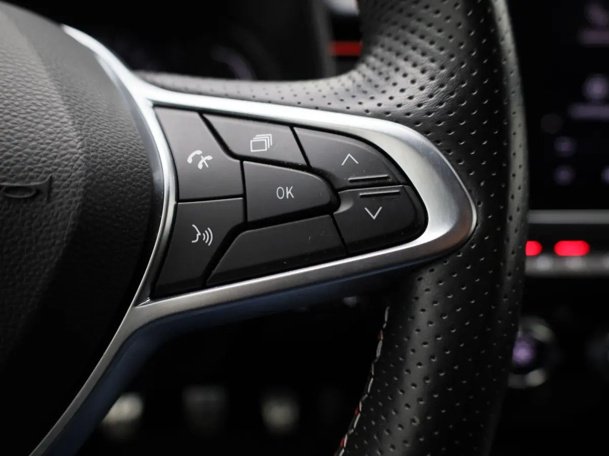 1.0 TCe R.S. Line | Apple Carplay / Android Auto | 360 Camera | Stoelverwarming | Lichtmetalen Velgen |