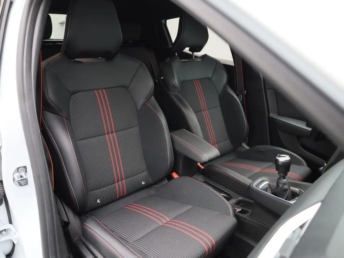 1.0 TCe R.S. Line | Apple Carplay / Android Auto | 360 Camera | Stoelverwarming | Lichtmetalen Velgen |