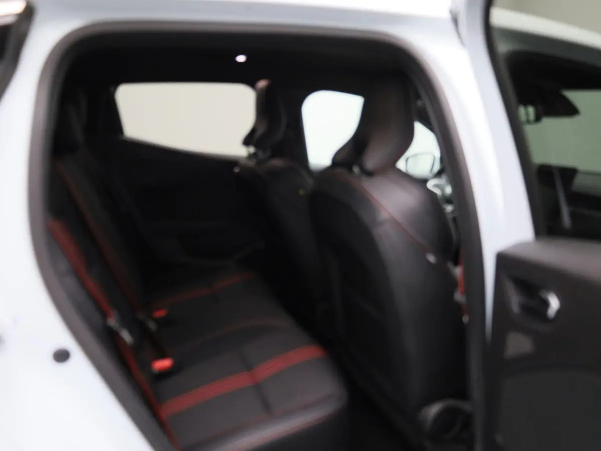 1.0 TCe R.S. Line | Apple Carplay / Android Auto | 360 Camera | Stoelverwarming | Lichtmetalen Velgen |