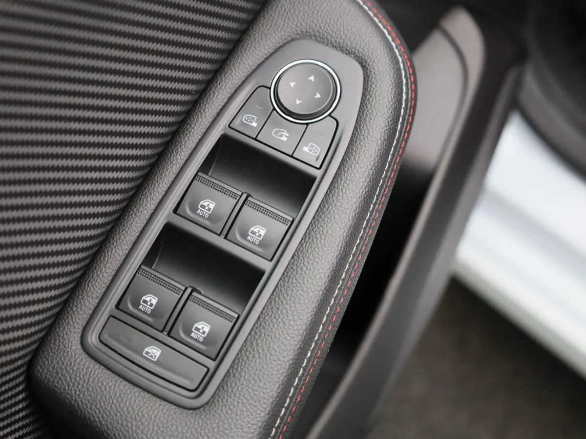 1.0 TCe R.S. Line | Apple Carplay / Android Auto | 360 Camera | Stoelverwarming | Lichtmetalen Velgen |