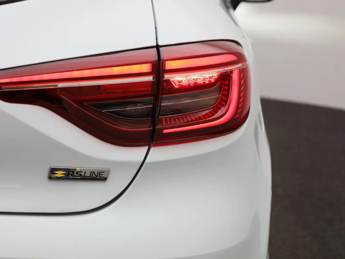 1.0 TCe R.S. Line | Apple Carplay / Android Auto | 360 Camera | Stoelverwarming | Lichtmetalen Velgen |